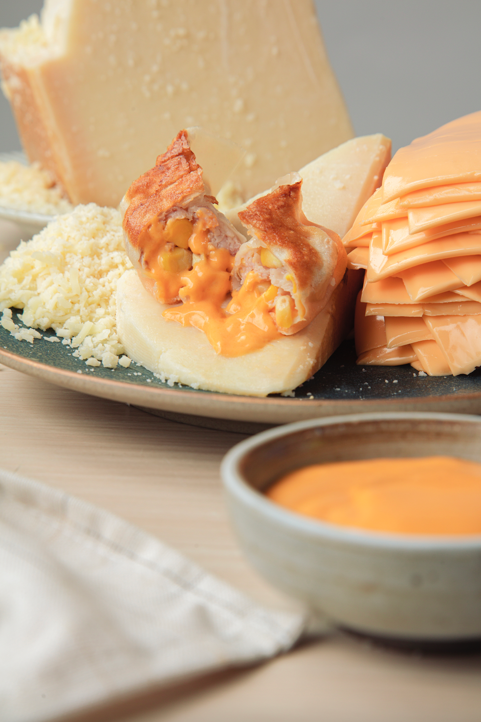 香煎軟心芝士生餃 Cheese with Pork Raw Dumplings (12pcs)